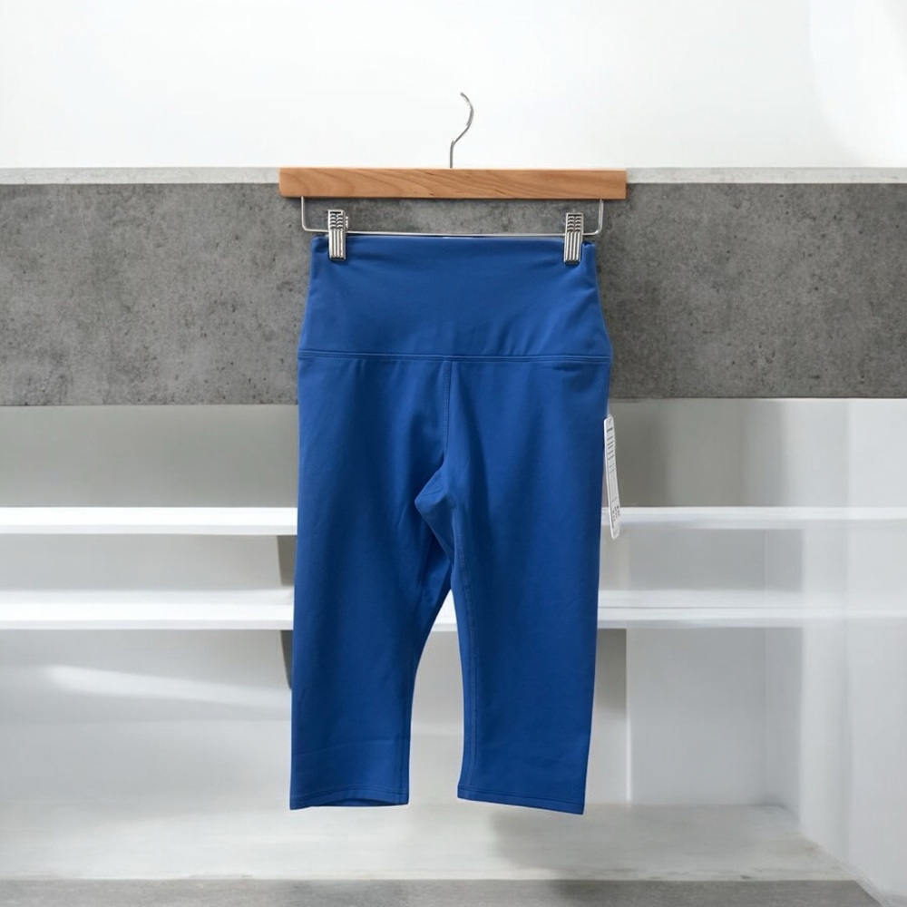 NWT Women’s High Waisted Blue Cropped Compression Leggings! Small! - Picture 8 of 8